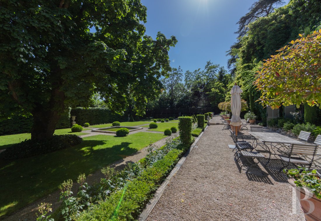 Sur les bords de Loire à l’est de Tours, les dépendances d’un manoir du 18e siècle et son jardin labellisé « remarquable » - photo  n°14
